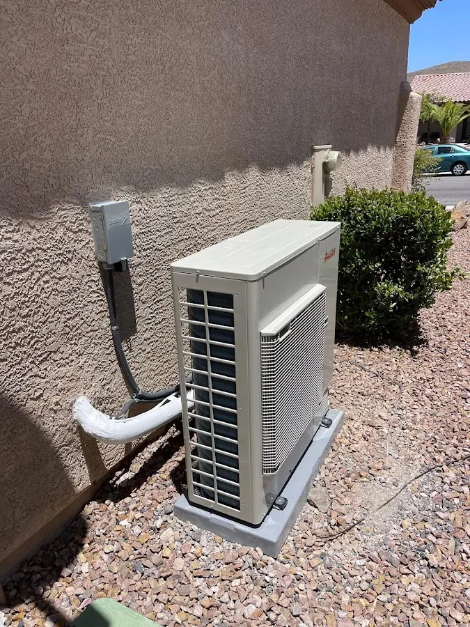 Residential air conditioning condenser unit in Oak View